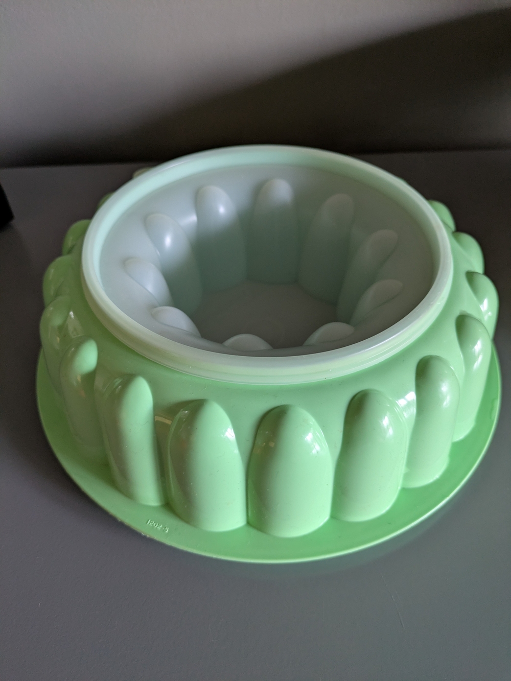 Vintage Tupperware Jel-N-Serve Jello Mold – Mint Green – Retro 1970s